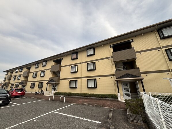 メルヴェーユ大村の物件外観写真